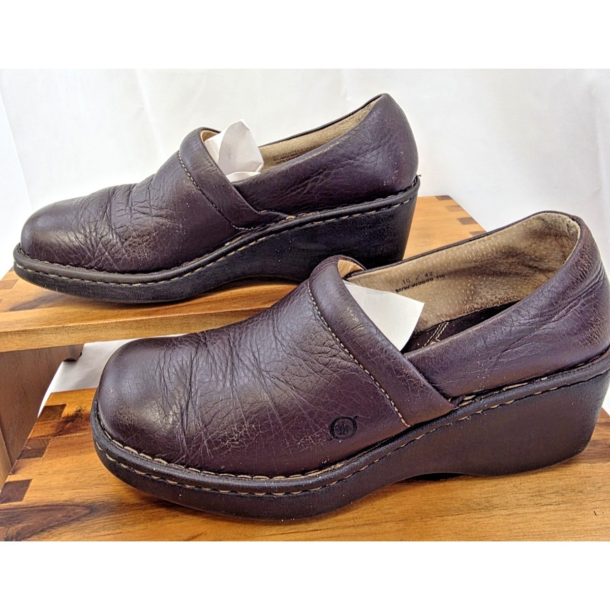 Born Womens 10m Brown Pebbled Leather Clog 2.5" Heel Comfort Slip On Shoes